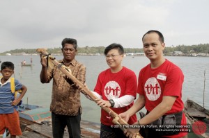 The official handover of the boats to the head of Suku Laut community.